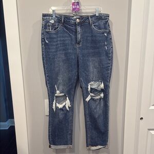 *Blue Boyfriend Jeans with Distressed Details and Whispering